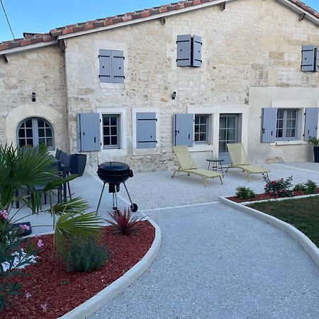 Gite La Rive Gauche Saint-Meme-les-Carrieres Exterior photo